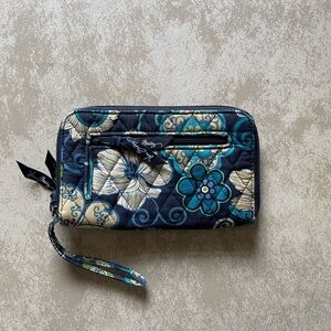 Vera Bradley bi-fold wrist wallet. Blue floral.